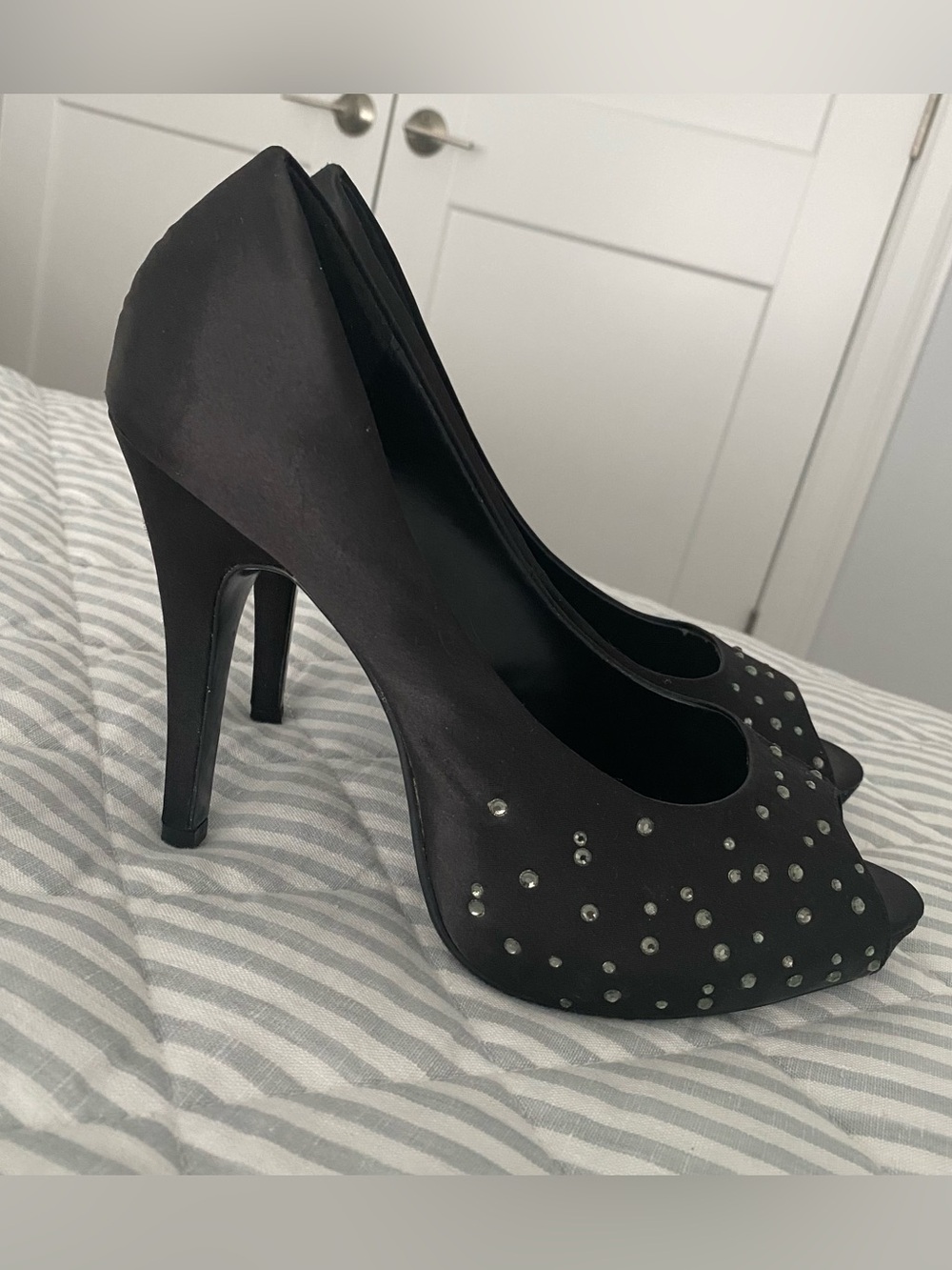 Stunning Rhinestone-Accent Peep-Toe Pump Size 9